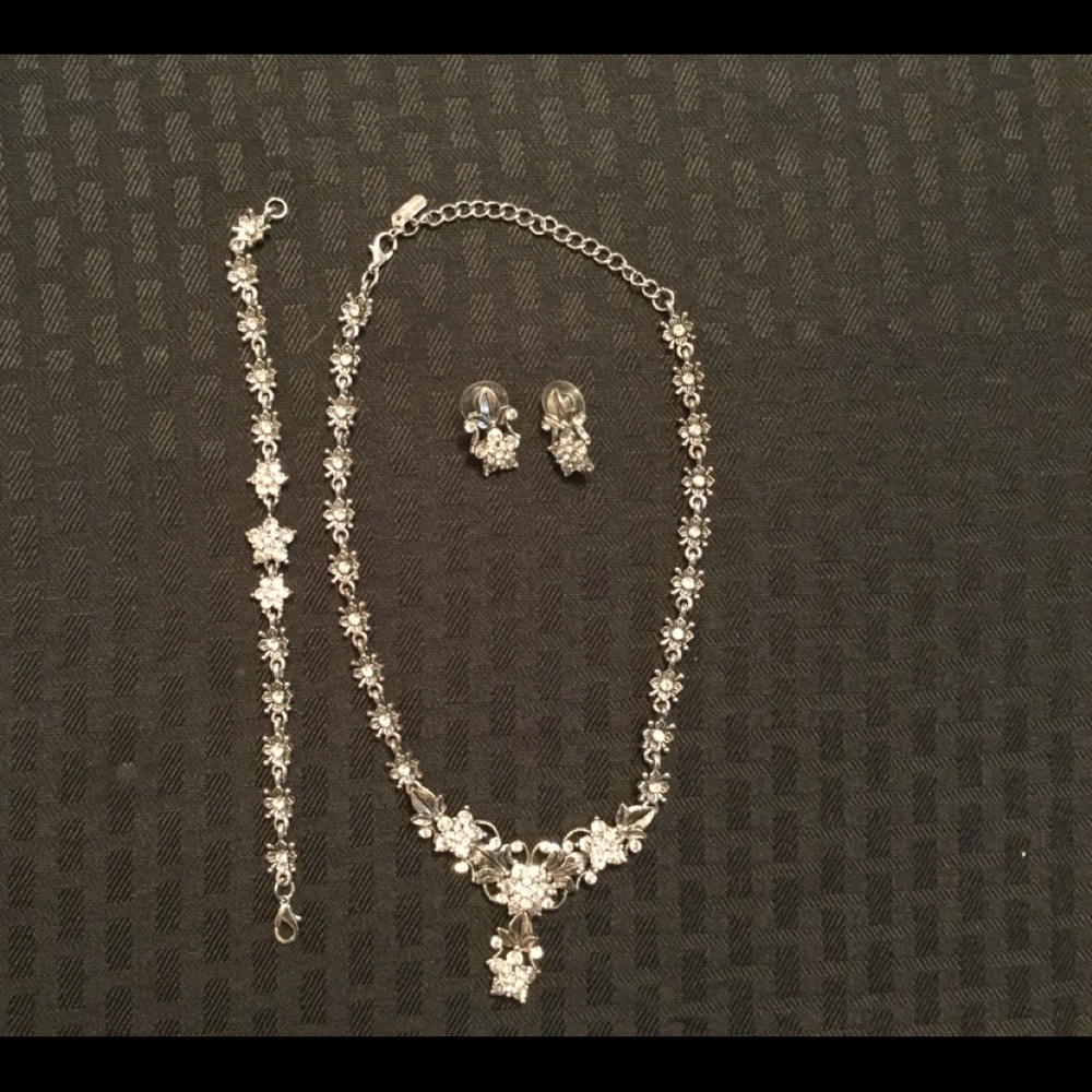 Rhinestone and silver tone jewelry set